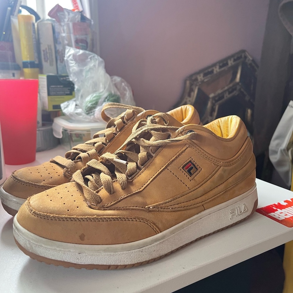 File Sneakers